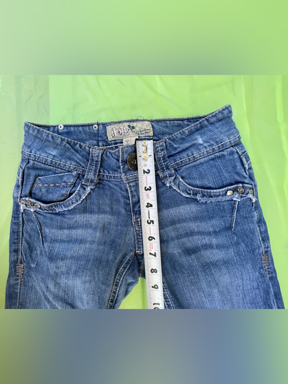 LOW RISE BOOT LEG JOLT JEANS WITH EMBROILED FLAP POCKETS LIGHT SIZE 1 JUNIORS - Picture 11 of 15
